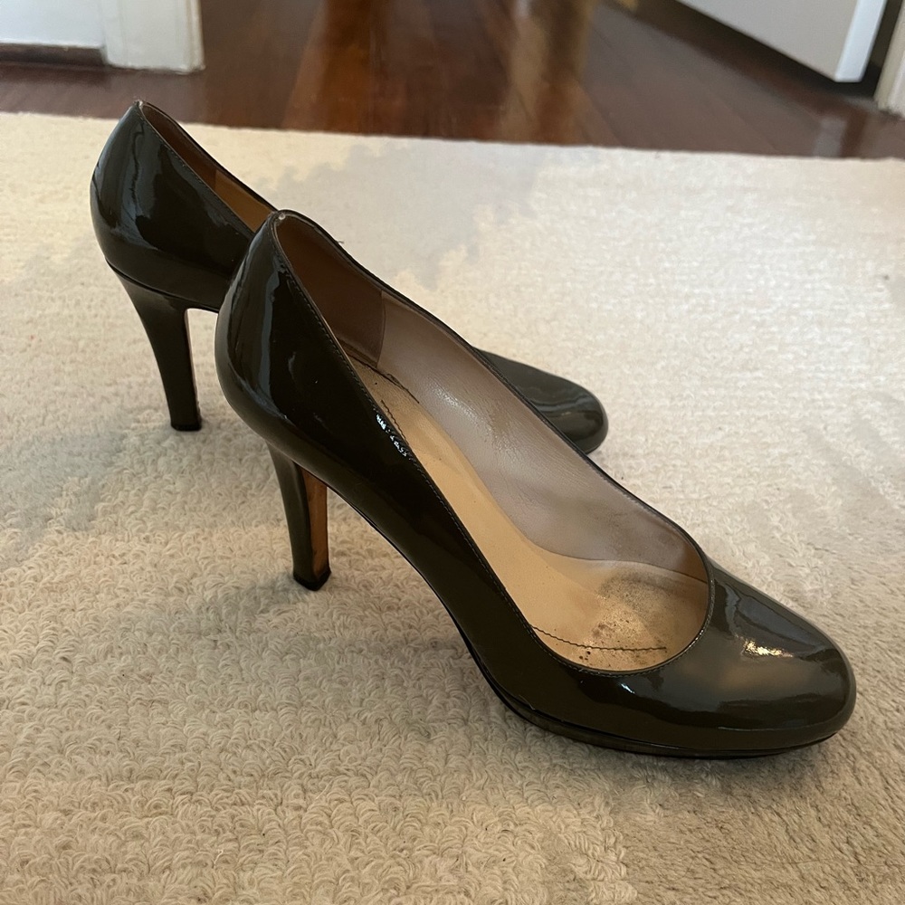 Grey Kate spade patent leather platform pumps